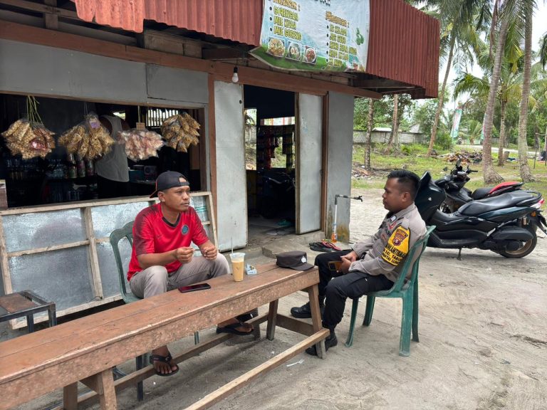 Polsek Pantai Lunci Sambangi Warga Pagi Hari, Perkuat Komunikasi dan Kepedulian terhadap Keamanan Lingkungan