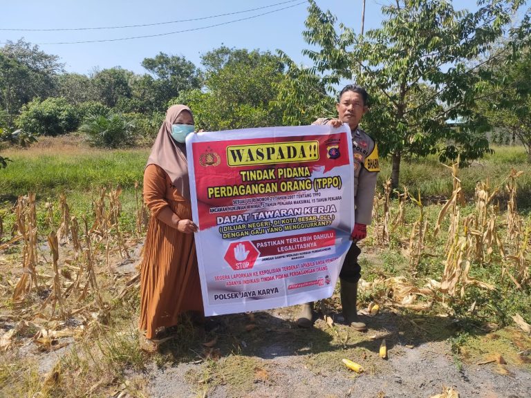 Sambangi Warga, Polsek Jaya Karya Sosialisasi Cegah TPPO di Masyarakat.