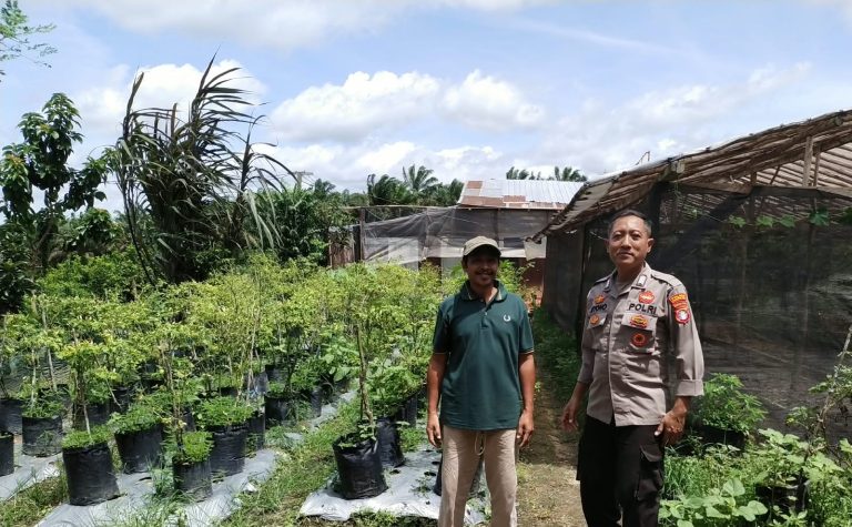Bhabinkamtibmas Desa Tanah Putih Dukung Program Penguatan Ketahanan Pangan