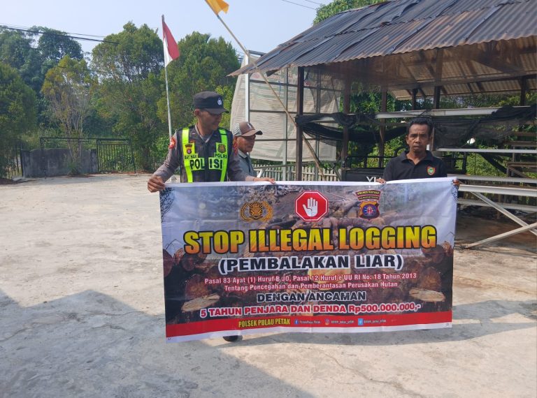 SOSIALISASI PENEBANGAN HUTAN SECARA LIAR (ILEGAL LOGING) OLEH PERSONIL POLSEK PULAU PETAK