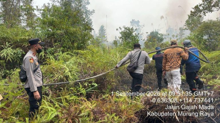 Quick Respon, Polsek Laung Tuhup Tindak Lanjuti Laporan 110, Cek Lokasi Kebakaran Hutan di Jl. Gajah Mada Kel. Muara Laung