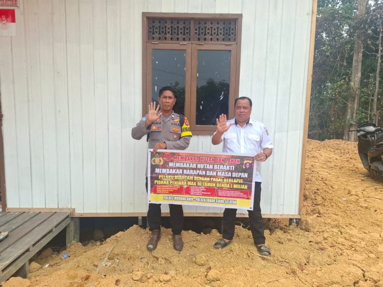 Stop Kabut Asap, Bhabinkamtibmas Sosialisasi Larangan Karhutla Di Desa Olung Muro