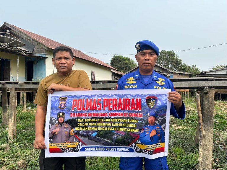 Tingkatkan Kesadaran Kebersihan Lingkungan, Satpolairud Imbau Masyarakat Pesisir Untuk Tidak Membuang Sampah Ke Sungai