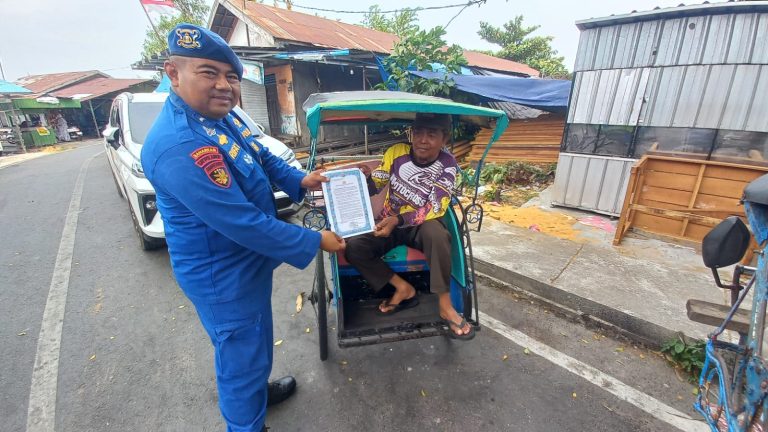 Satpolairud Polres Kapuas Sosialisasikan Larangan Karhutla kepada Warga Bantaran DAS Kapuas