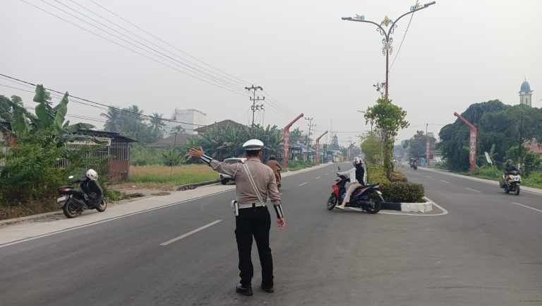 Hadir di Tengah Masyarakat, Satlantas Polres Kapuas Pengaturan Pagi