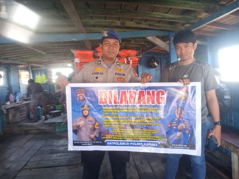 Cegah Illegal Fishing, Satpolairud Polres Kapuas Imbau Hal Ini Pada Warga Pesisir DAS Kapuas.