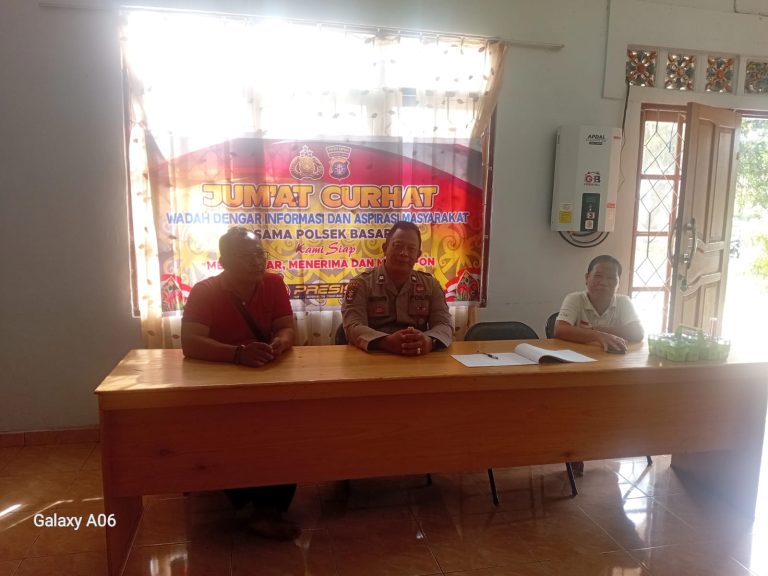 Untuk Menampung Aspirasi Masyarakat Polsek Basarang Melaksanakan Giat Jum’at Curhat Di Desa Basarang Jaya