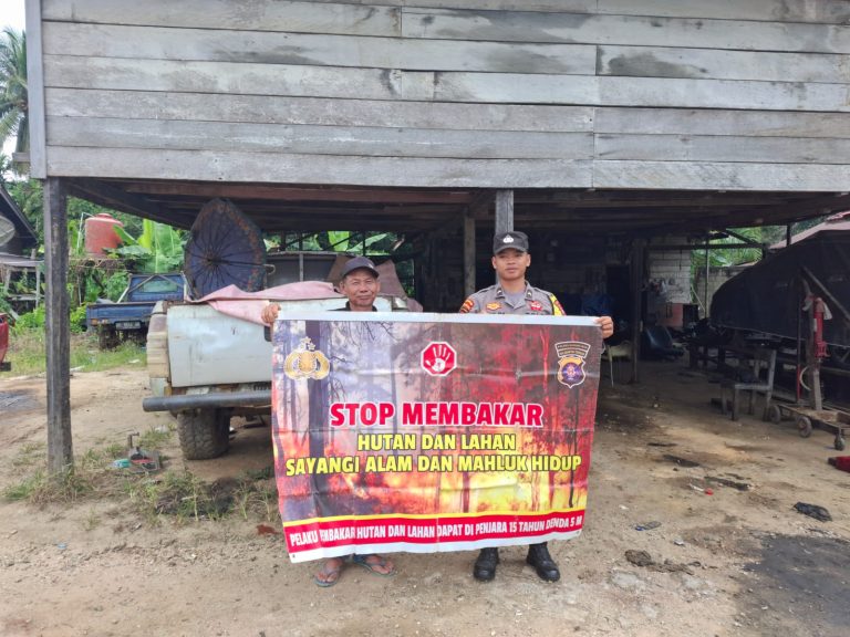 Jaga Kelestarian Alam, Personel Polsek Tewah Sosialisasikan Maklumat Kapolda Kalteng Terkait Karhutla