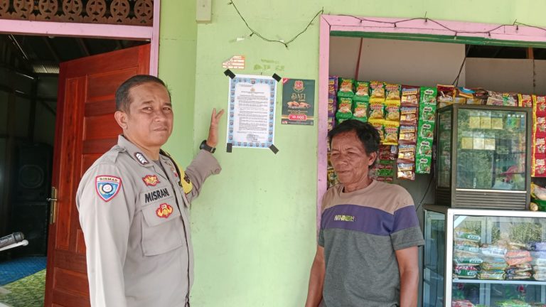 Cegah Karhutla Sejak Dini, Bhabinkamtibmas Sei Kayu Sosialisasikan Sanksi Pidana kepada Warga
