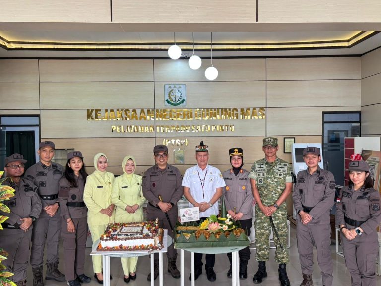 Kejutan HUT Kejaksaan ke-81, Bupati Gunung Mas, Kapolres Dan Dandim Sambangi Kantor Kejari