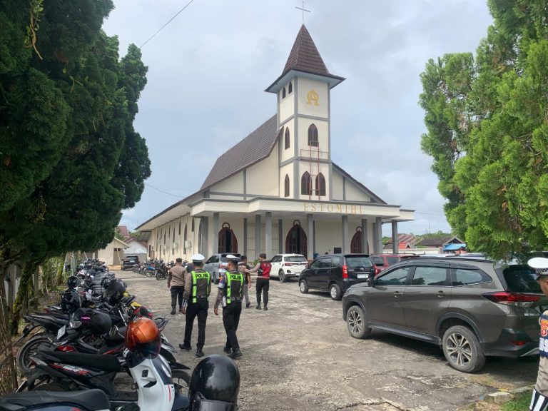 KRYD Polres Gunung Mas Sambangi Gereja, Perbankan dan Pasar, Jaga Kamtibmas Kuala Kurun