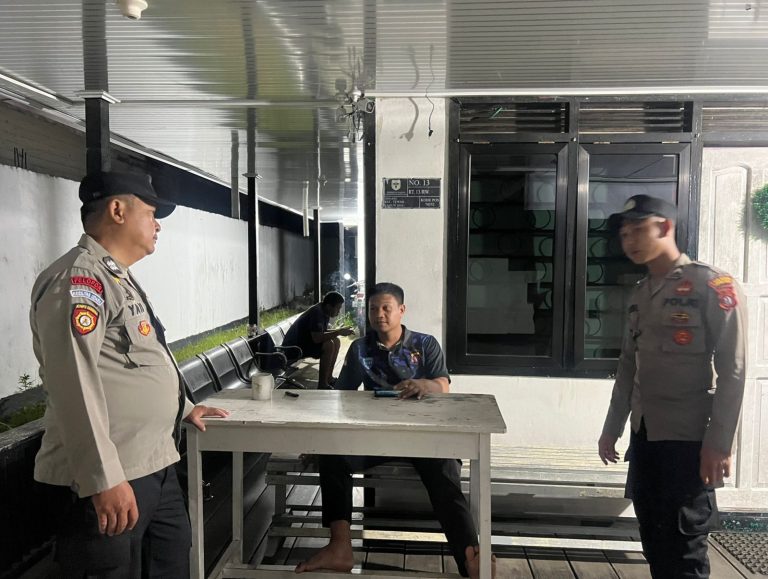 Personel Polsek Tewah Hadir di Tengah Warga, Pastikan Situasi Aman