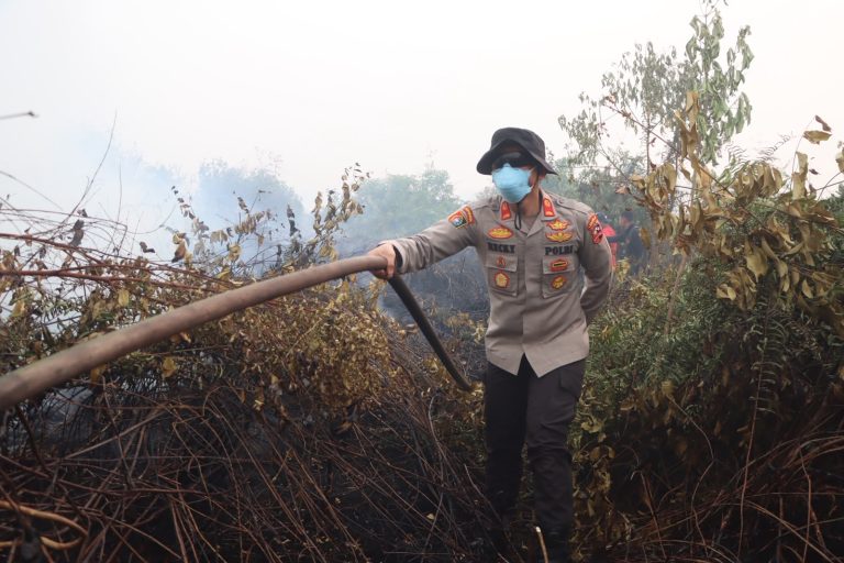 Pokjar XI Sespimen Dikreg ke-67 Terjun Bantu Pemadaman Karhutla di Sampit
