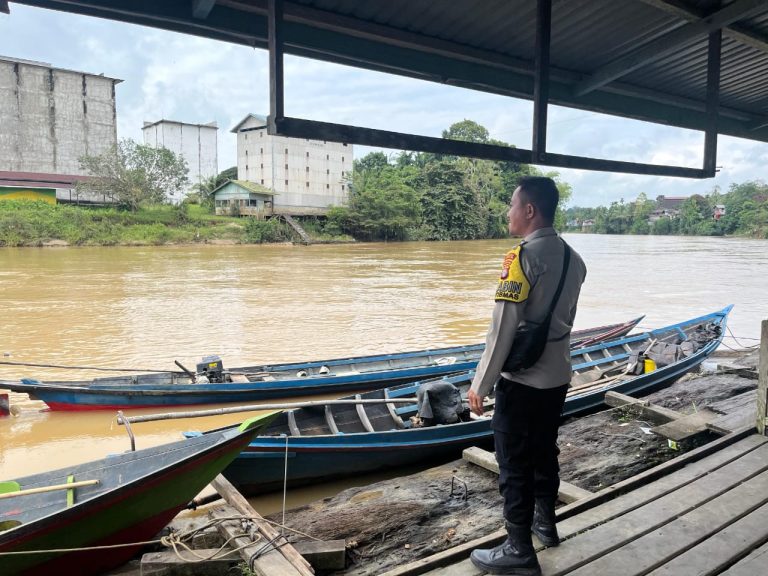 Kegiatan Warga Tetap Lancar, Polsek Kahulut Jamin Keamanan Wilayah dari Ancaman Banjir