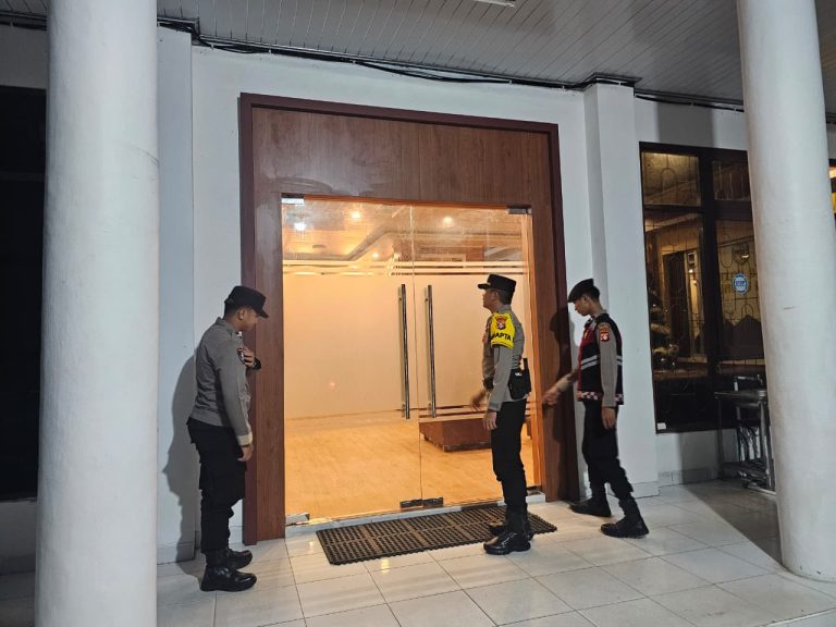 Sabtu Malam yang Kondusif, Polres Gunung Mas Siaga di Jantung Kota dan Obyek Vital