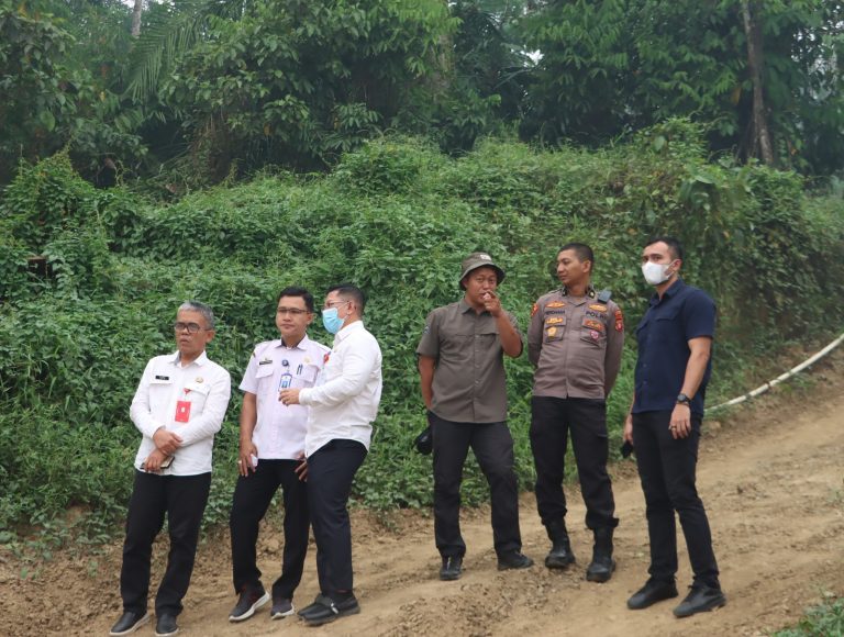 Perkuat Sinergi dan Keamanan Proyek Daerah, Kapolres Barito Utara Dampingi Bupati Tinjau Jembatan Lemo