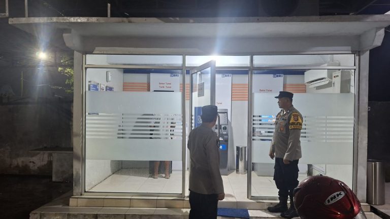Bangun Komunikasi dengan Petugas Keamanan, Polsek Sukamara Sambangi Lingkungan Perbankan untuk Perkuat Kewaspadaan