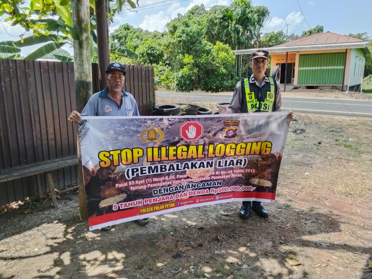 SOSIALISASI PENEBANGAN HUTAN SECARA LIAR (ILEGAL LOGING) OLEH PERSONIL POLSEK PULAU PETAK