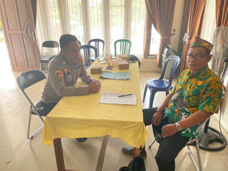 Wujudkan Wilayah yang Aman, Polsek Kahulut Masifkan Sosialisasi Anti-Hoaks di Tumbang Miri