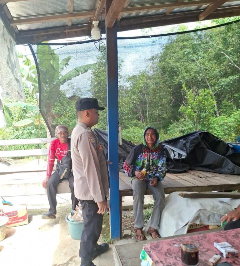 Demi Kedamaian Wilayah, Personel Polsek Kahulut Ajak Warga Tumbang Miri Tangkal Berita Bohong