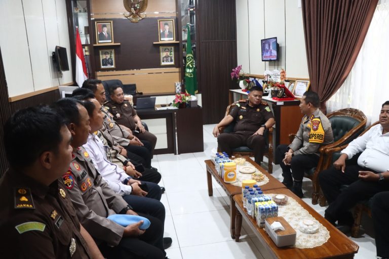 Kapolres Kotim Laksanakan Silaturahmi ke Kejari Kotim