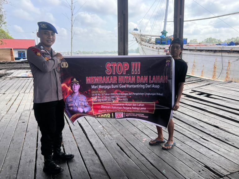 SAMBANGI WARGA KAWASAN DERMAGA, SATPOLAIRUD POLRES SERUYAN AJAK BERSAMA CEGAH KARHUTLA