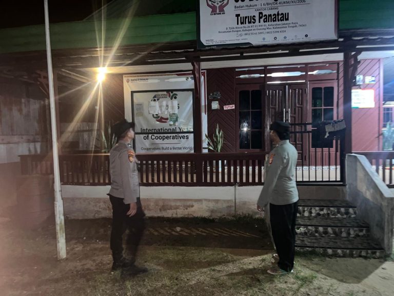 Pastikan Raya Aman, Personel Polsek Rungan Tunjukkan Kehadiran Negara di Tengah Warga