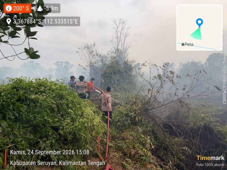 API MENDEKATI PERMUKIMAN WARGA DI PERSIL RAYA, SATGAS KARHUTLA GERAK CEPAT LAKUKAN PEMADAMAN