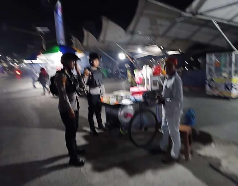 Sat Samapta Polres Sukamara Patroli Malam di Pelabuhan Speedboat, Pantau Aktivitas Masyarakat