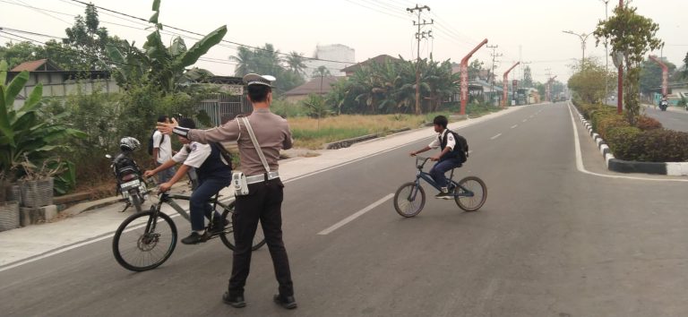Hadir di Tengah Masyarakat, Satlantas Polres Kapuas Pengaturan Pagi