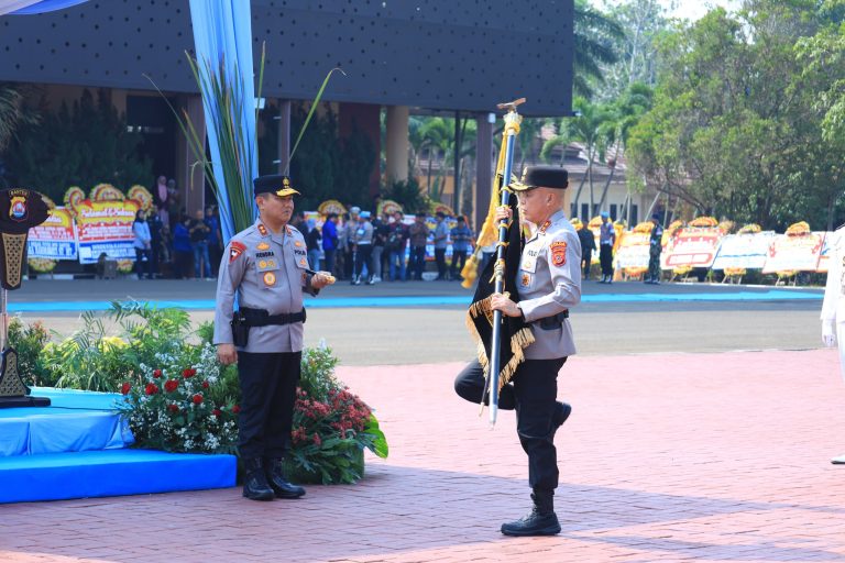 Serah Terima Pataka, Estafet Kepemimpinan Polda Banten untuk Pengabdian yang Berkelanjutan