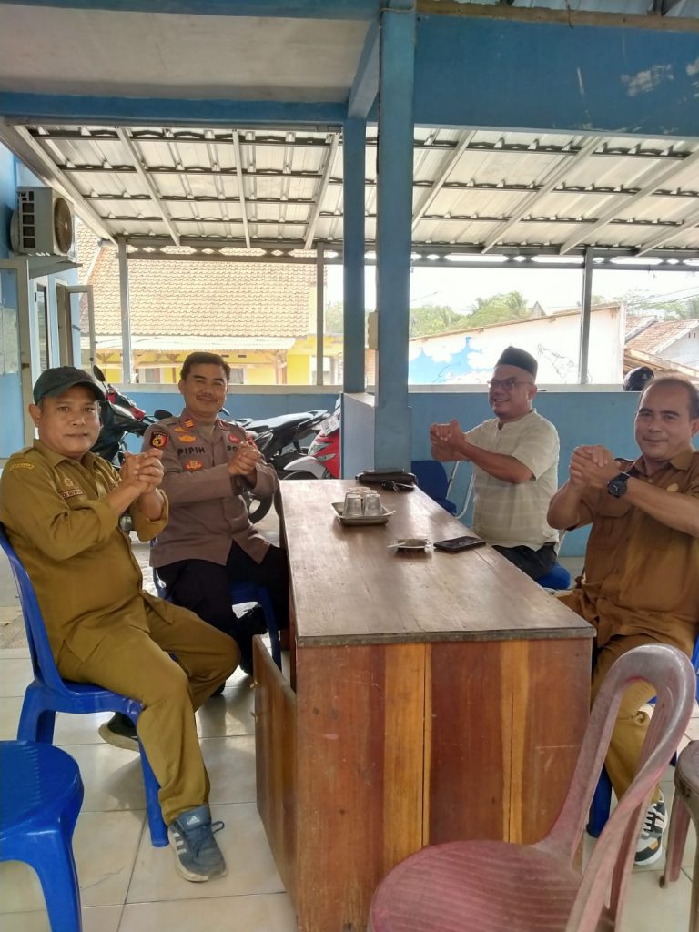 Kapolsek Malingping Polres Lebak Sambang Kantor Sumberwaras, Sosialisasikan Slogan Baru Polisi Bersama Masyarakat