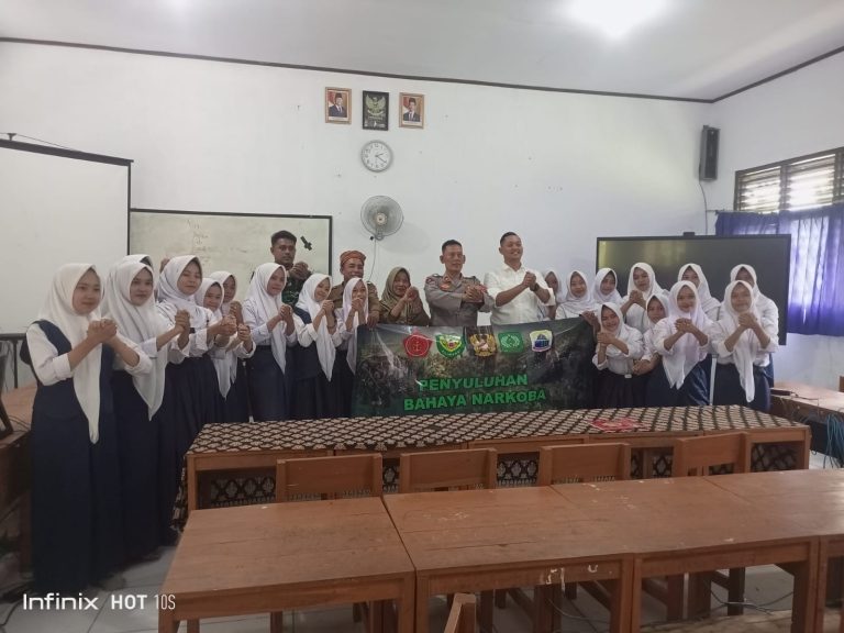 Lindungi Generasi Muda, Sat Resnarkoba Polres Lebak Sosialisasikan Bahaya Narkoba di SMPN 3 Cibeber