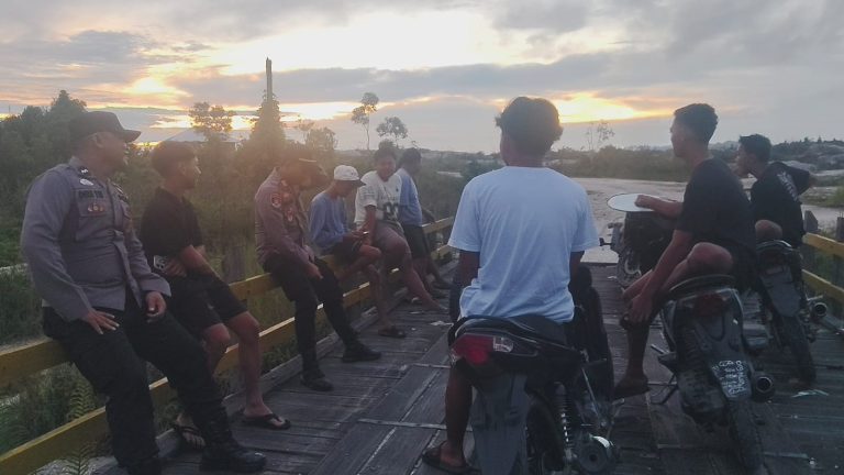 POLSEK KAPUAS TENGAH LAKSANAKAN PATROLI DIMTAQ, CEGAH KENAKALAN REMAJA DAN JAGA KONDUSIFITAS KAMTIBMAS