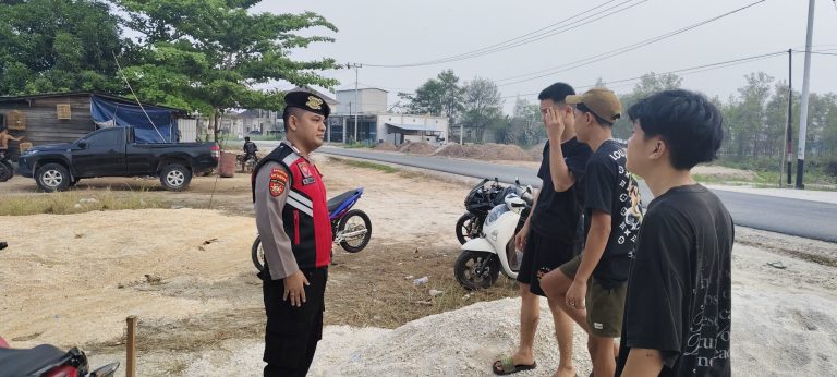 PATROLI DIMTAQ, PERSONEL SAMAPTA POLSEK KAPUAS TENGAH AJAK GENERASI MUDA PERKUAT IMAN, DISIPLIN DAN JAGA KAMTIBMAS