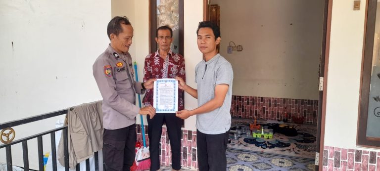 Sosialisasi Maklumat Kapolda Kalteng Kepada Masyarakat Tentang Sanksi Pidana Dan Denda Bagi Pelaku Karhutla Rutin Dilaksanakan Oleh Polsek Kapuas Hilir