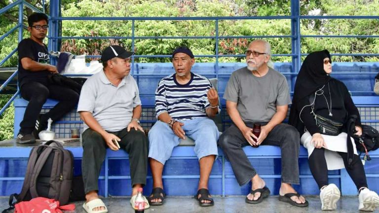 Pantau Liga Jakarta U-17, Iwan Fals Soroti Mental Pesepak Bola Muda