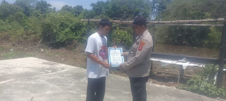 Personel Polsek Basarang Himbau Maklumat Polda Kalteng Dengan Warga Di Wilayah Hukumnya