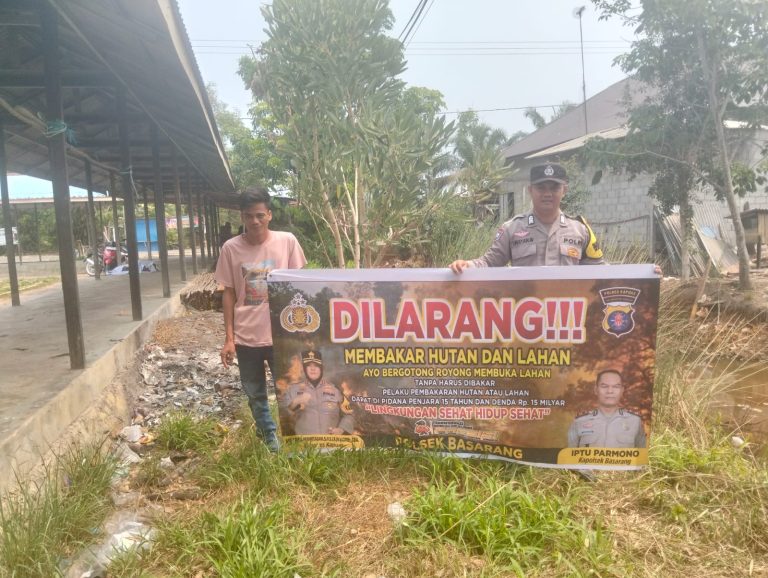 Cegah Terjadinya Karhutla, Anggota Polsek Basarang Lakukan Sosialisasi Secara Rutin