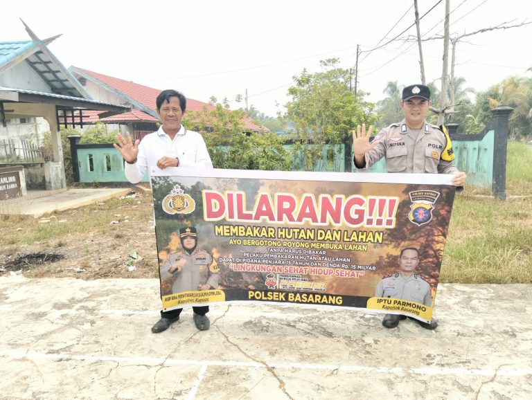 Cegah Terjadinya Karhutla, Anggota Polsek Basarang Lakukan Sosialisasi Secara Rutin