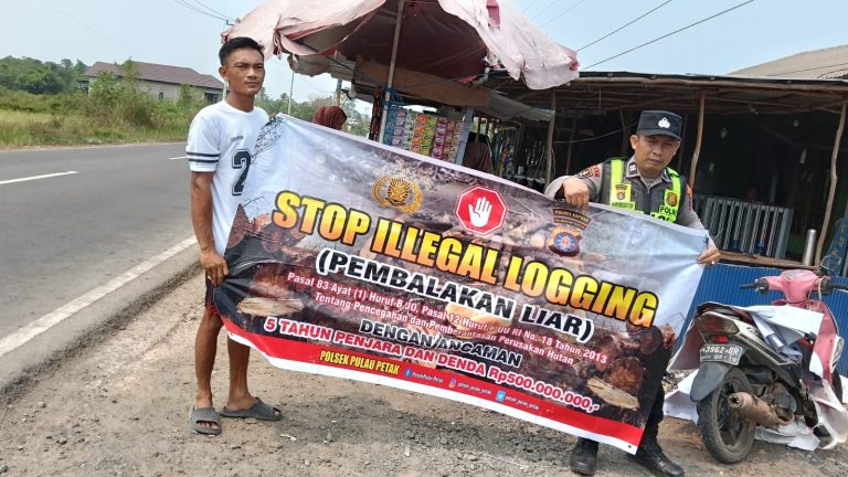 SOSIALISASI PENEBANGAN HUTAN SECARA LIAR (ILEGAL LOGING) OLEH PERSONIL POLSEK PULAU PETAK