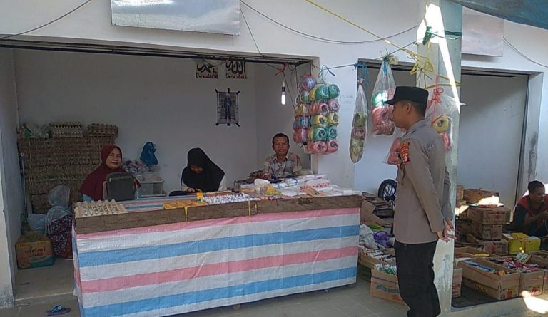 Personel Polsek Dusut Sosialisasikan Larangan Penambangan Tanpa Izin Dengan Warga