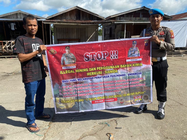 Personel Polsek Jenamas Sosialisasikan Larangan Penambangan Liar Dengan Warga Warga Masyarakat