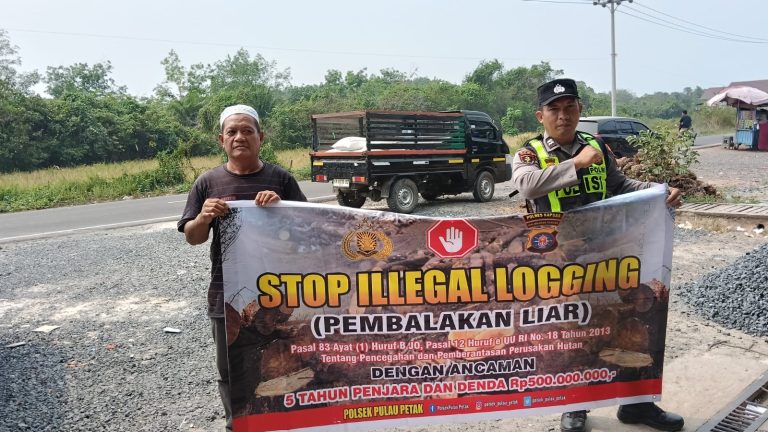 SOSIALISASI PENEBANGAN HUTAN SECARA LIAR (ILEGAL LOGING) OLEH PERSONIL POLSEK PULAU PETAK