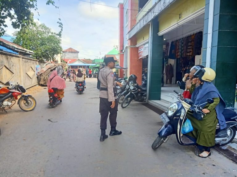 PATROLI DIALOGIS DI PASAR SAIK, POLSEK SERUYAN HILIR PERKUAT KOMUNIKASI KAMTIBMAS