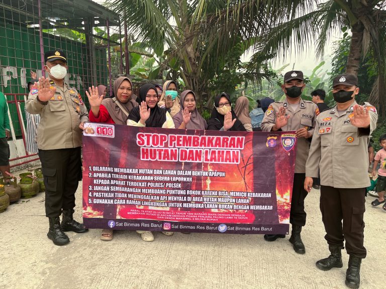Komitmen Polres Barito Utara Jaga Lingkungan, Personel Sat Binmas Tebar Maklumat Kapolda Kalteng Soal Karhutla