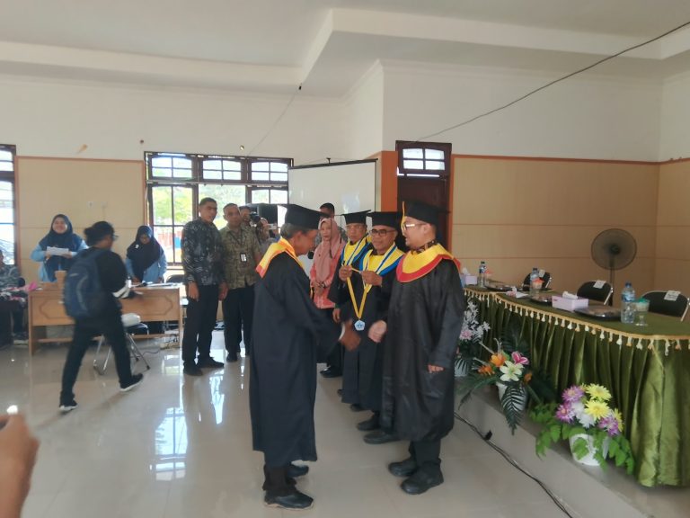 POLISI DAMPINGI WISUDA SEKOLAH LANSIA TANGGUH, PERKUAT PERHATIAN TERHADAP WARGA SENIOR
