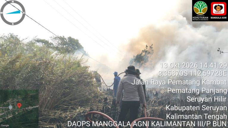 SATGAS KARHUTLA KERAHKAN TIGA MOBIL TANGKI, API DI PEMATANG KAMBAT BERHASIL DIPADAMKAN