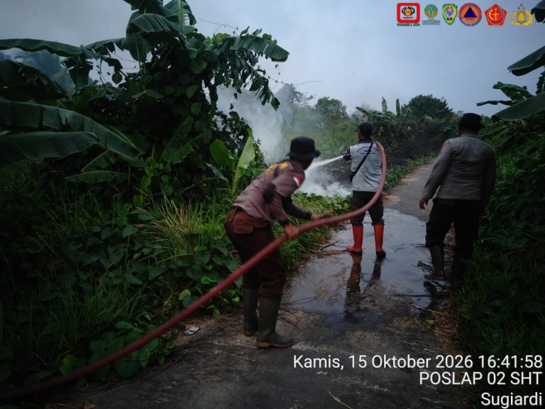 AKSES MENUJU LOKASI JADI TANTANGAN, SATGAS KARHUTLA KENDALIKAN KEBAKARAN DI KARTIKA BHAKTI