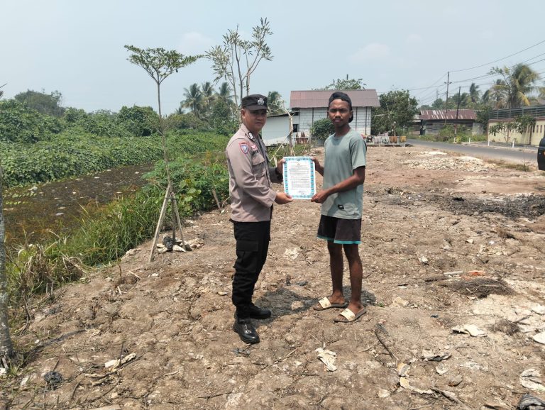 Personel Polsek Basarang Himbau Maklumat Polda Kalteng Dengan Warga Di Wilayah Hukumnya